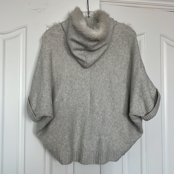 Sleeping On Snow faux fur hoodie - Picture 2 of 6